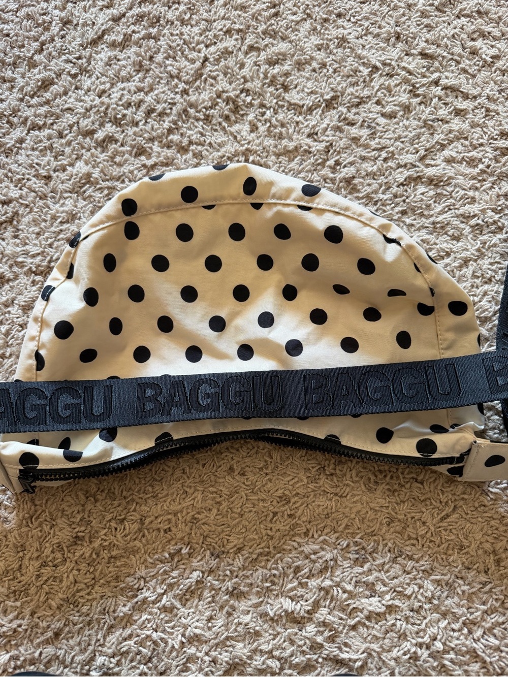 BAGGU x UO White Crescent Bag with Black Polka Dots - Picture 3 of 3